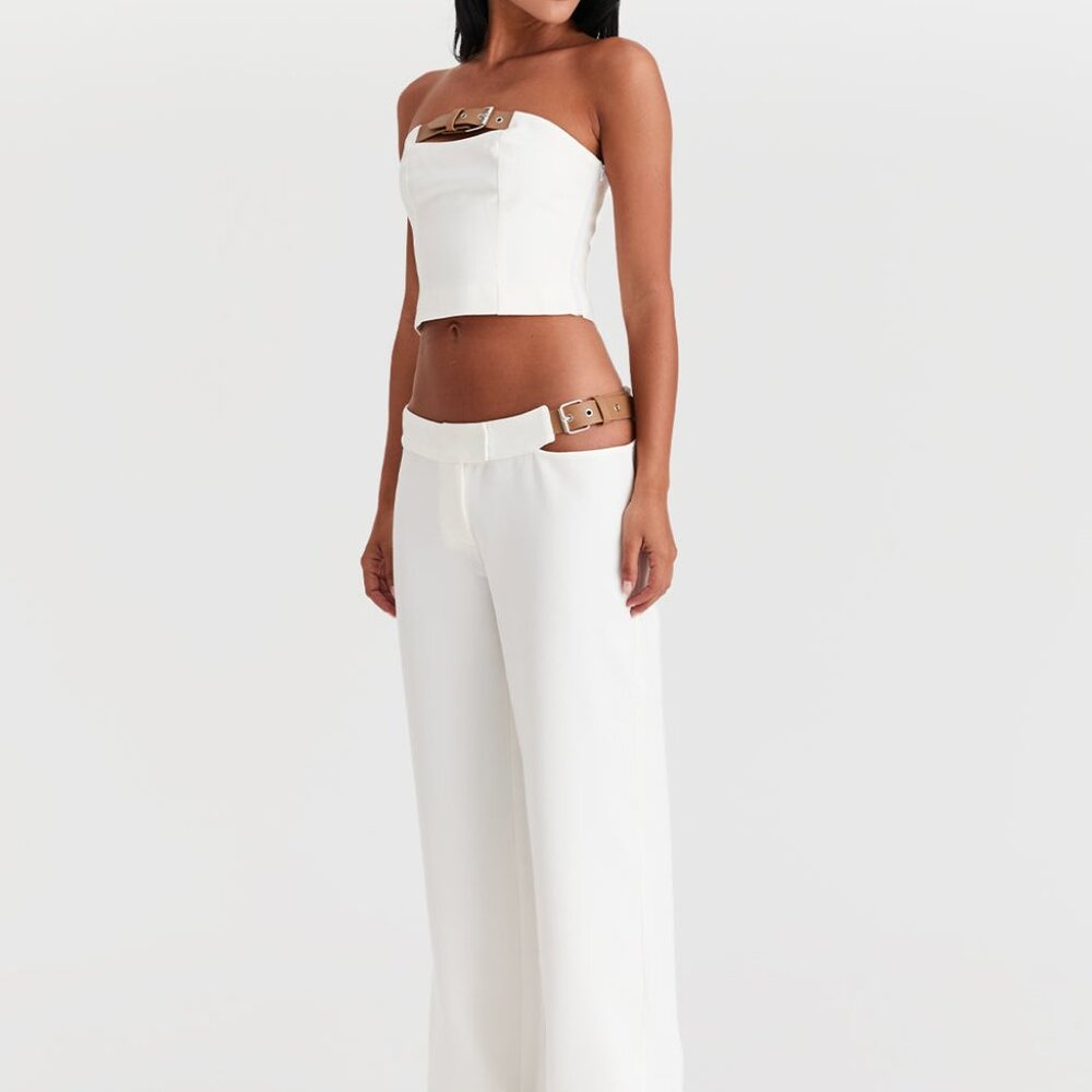 Sasha Therese White Pants With Buckle